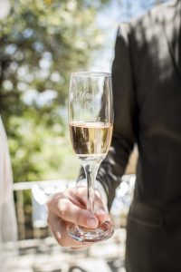 gegraveerde champagneglazen